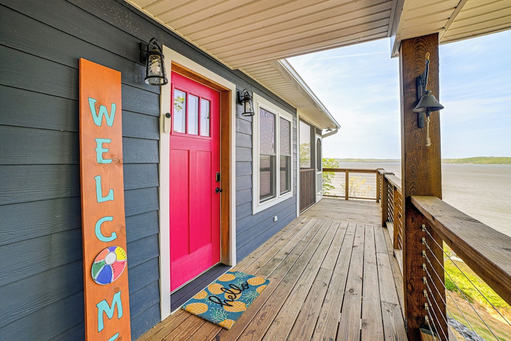 Game Room & Screened Porch: Kentucky Lake Retreat!