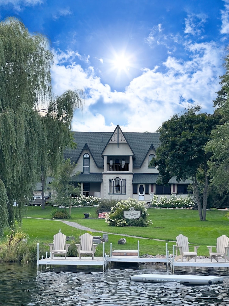 The Saucy Willow Inn and Cottages