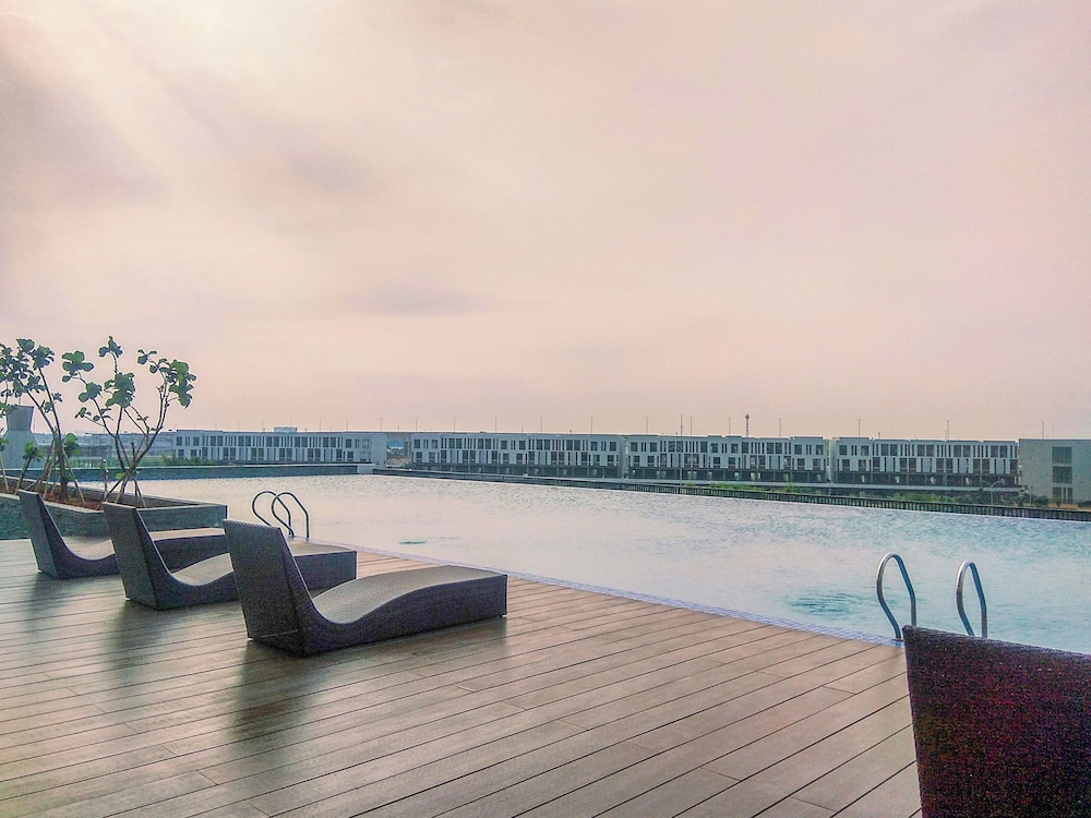 Modern 2Br At Vasanta Innopark Apartment