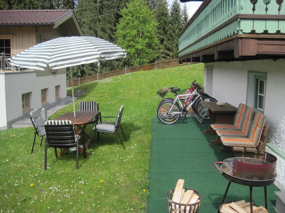 Cozy Chalet in Bramberg am Wildkogel with Sauna near Ski Lift