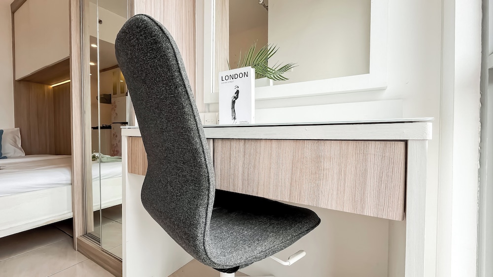 Modern Living Studio Room Apartment M-Town Residence