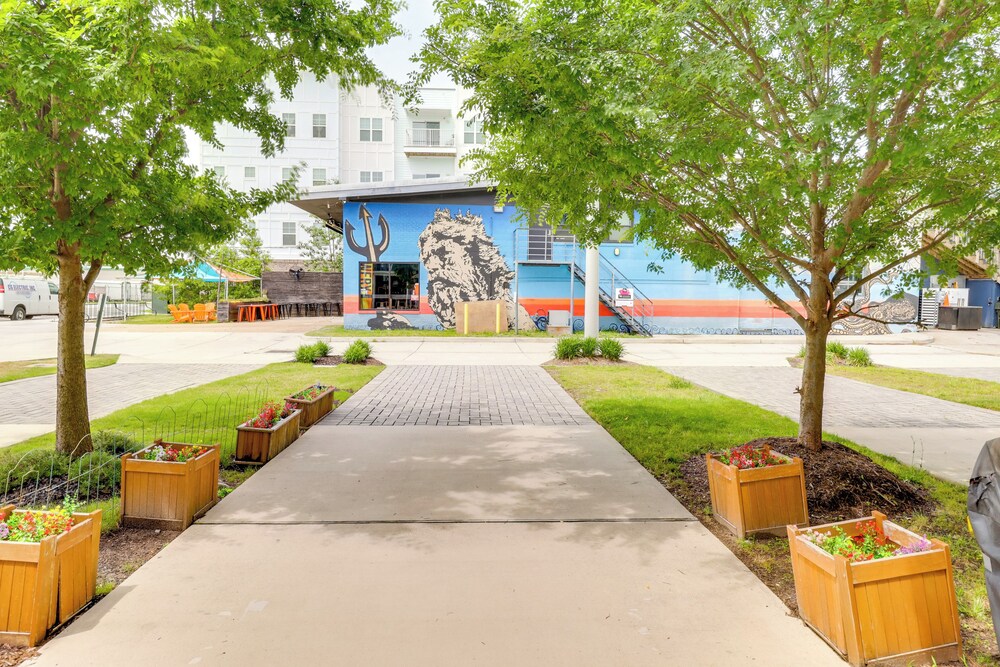 Walk to Ocean: Group Getaway in Virginia Beach!