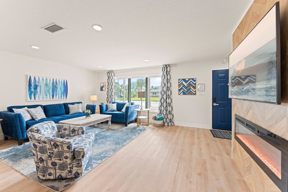 384 Harbor Drive