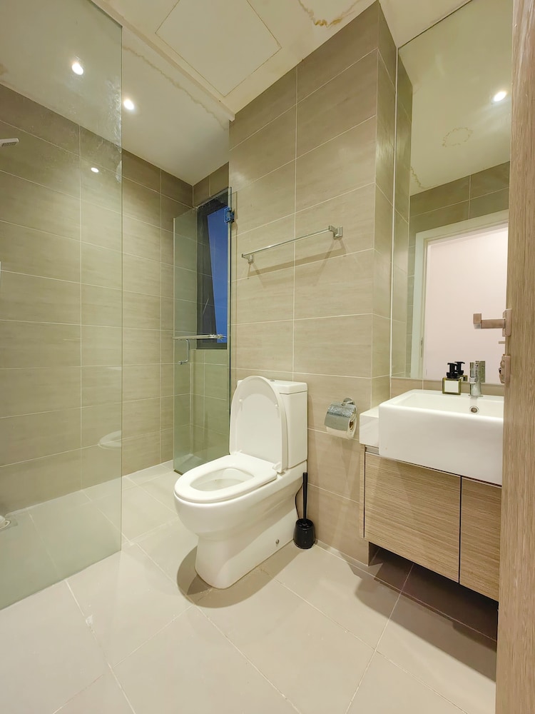 Icon City Premier Suites by WeCare photo 8