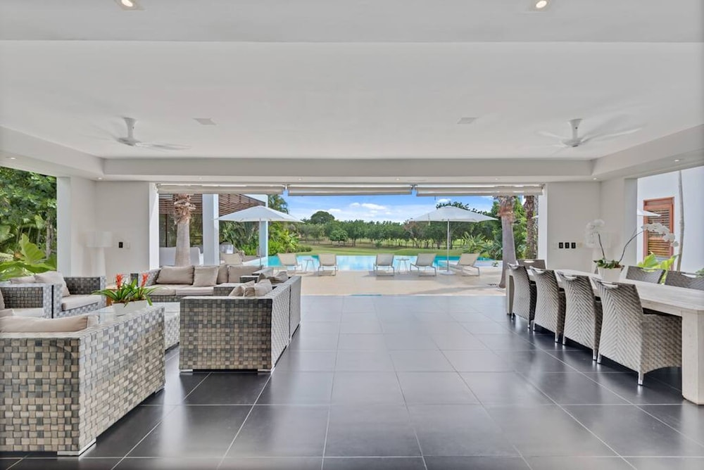 Beautifully-designed Contemporary Villa