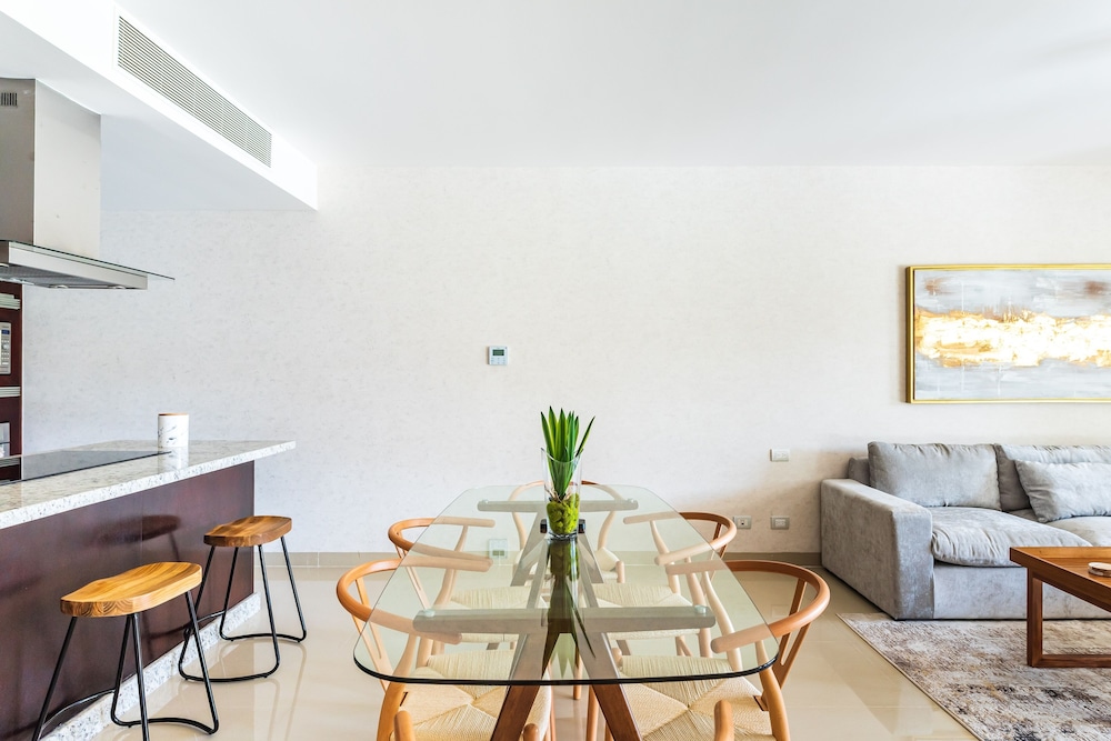 Casa Bellisima ! 2 bedroom swim up 2 Apts by RedAwning