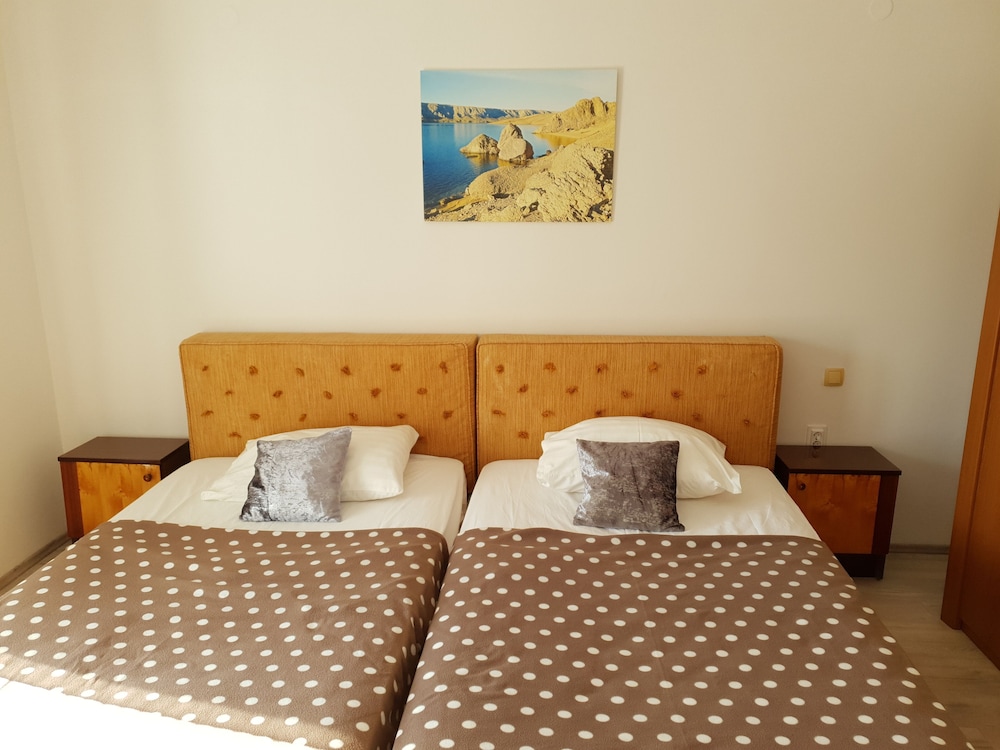 Apartments Dalmatinka Metajna Novalja view 2