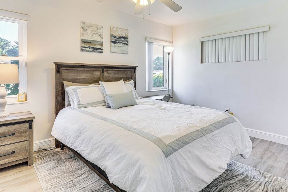 3 Mi to Hard Rock Stadium: Cozy Home w/ Patio