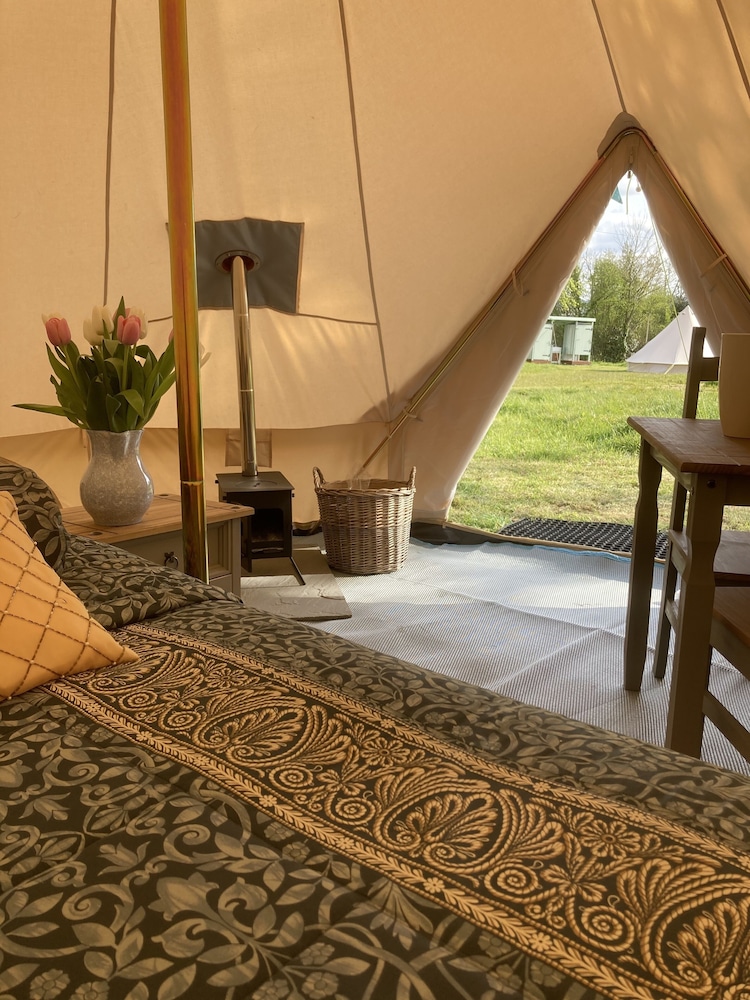 Glamping at The Homestead - Ensuite Bell Tent - Campsite view 2