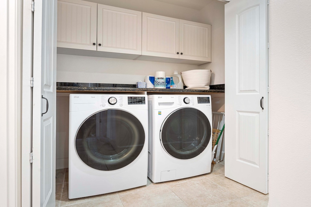 Beautiful Townhouse - Great Amenities and Spacious Lanai! Comes With Beach Pass! - Vrkcv