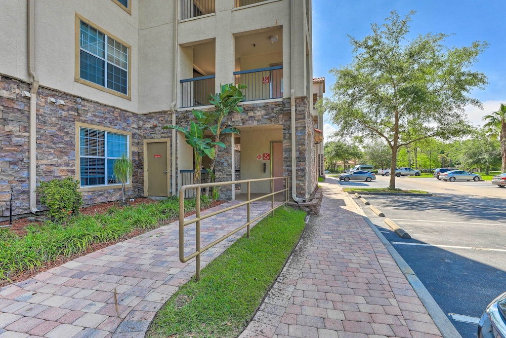 Hotel Resort Condo w/ Pool Access 10 Mi to Disney Parks! - Image 1