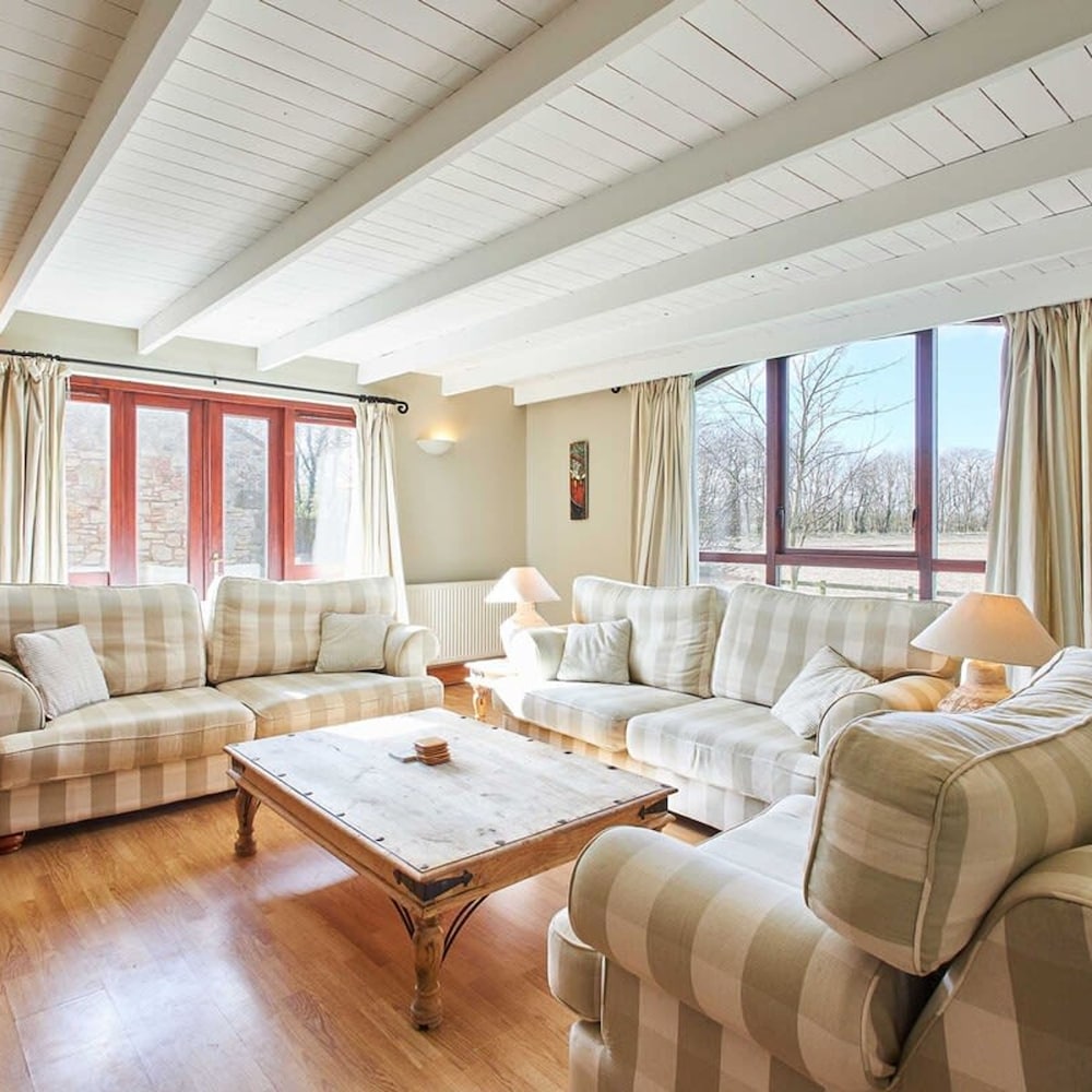Host Stay The Coach House