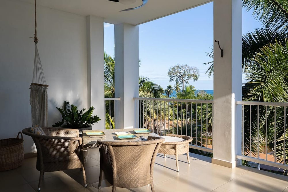 The Beach-front Condo by Acomodo Long Stay Only