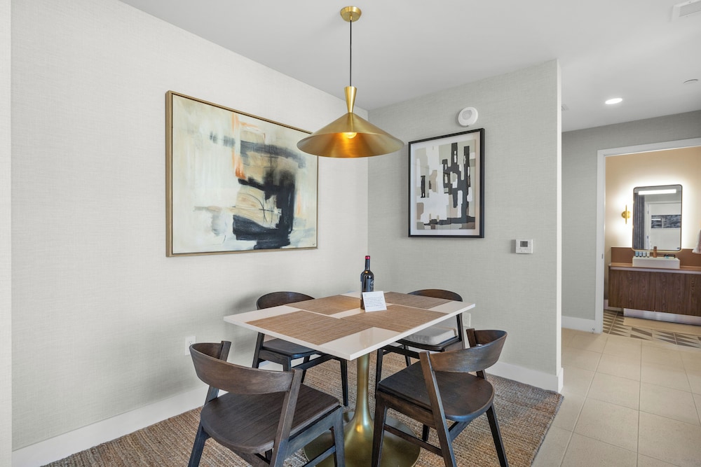 Luxury 49FL Condo with City Views