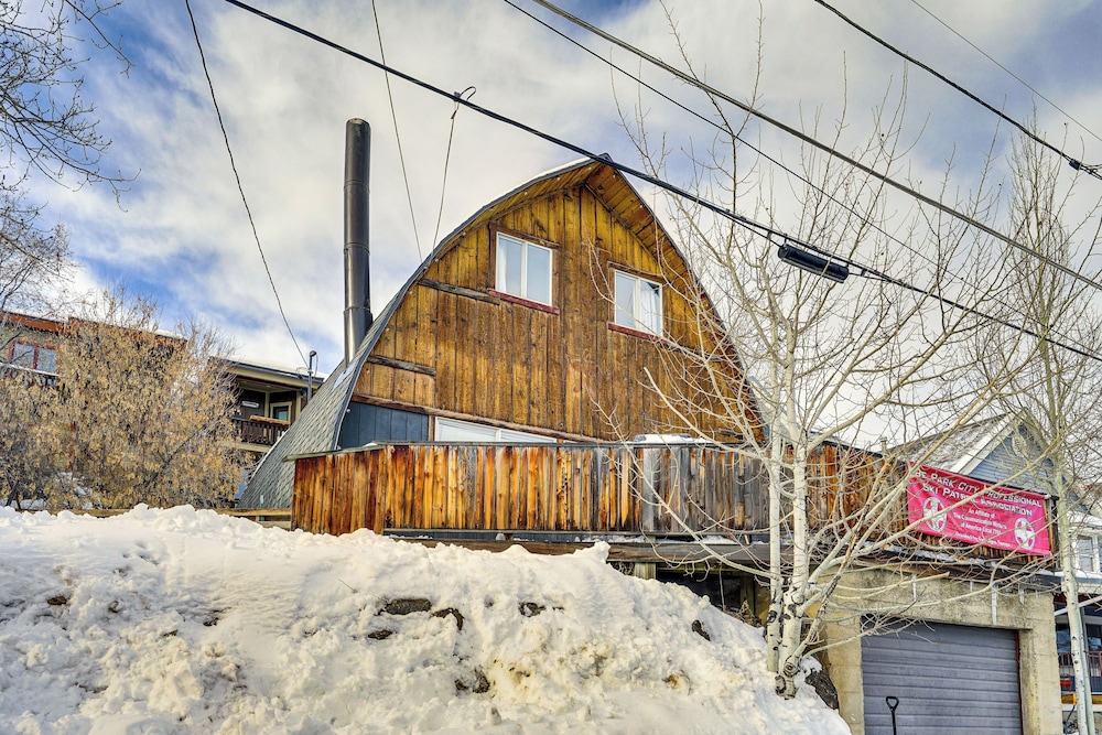 Half-mi to Park City Mountain: Cabin w/ Hot Tub!