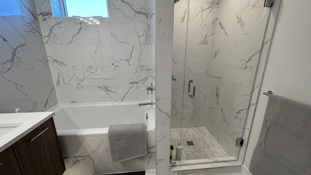 Vancouver Vacations - Ruby Red Cloud Homes Vancouver - Property Image 1