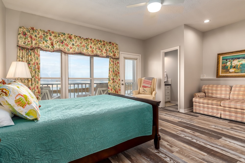 Screamin' Peace 1614 Cadillac 3 Bedroom Home by RedAwning view 4