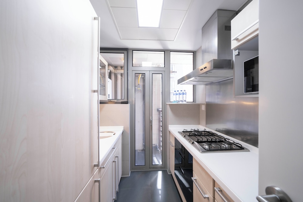 Tyms Elegant 2BR 1BA Apt Walk to Malls