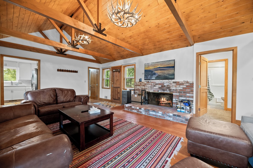 Cozy Cub Cabin view 5