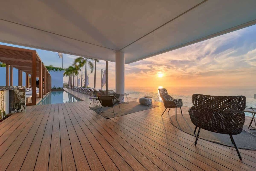 Soho PV Stunning Views Luxury Heated Rooftop Pool