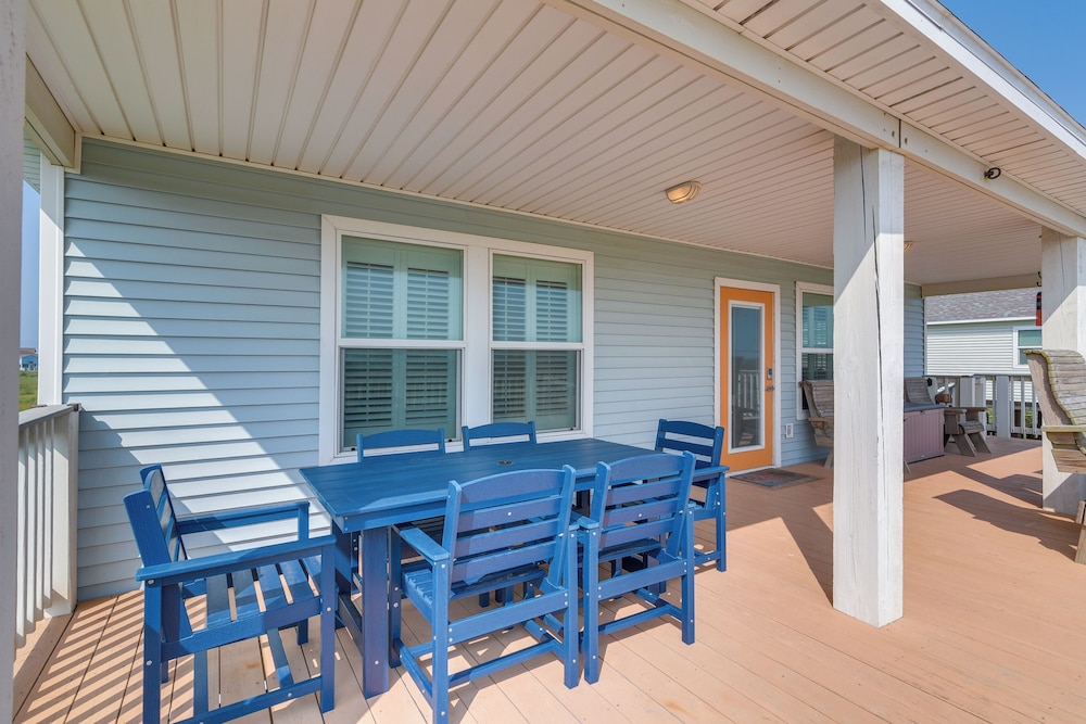 Walk to Shore: Surfside Beach Home w/ Bay Views