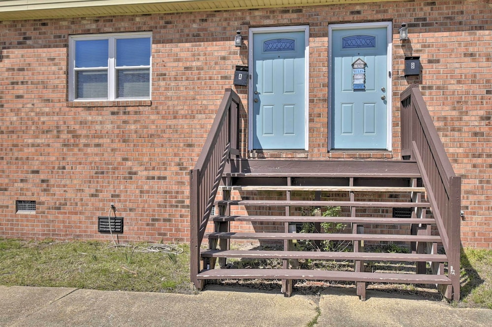 Sunny Norfolk Duplex - Walk to Lake & Beach! view 4