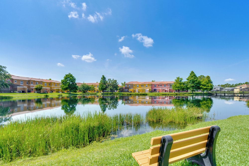 10 Mi to Disney Parks: Resort Retreat w/ Patio