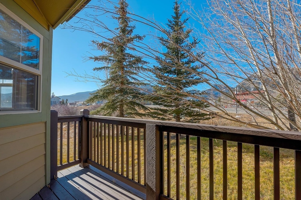 Tarn Landing C-19 1 Bedroom Condo by RedAwning
