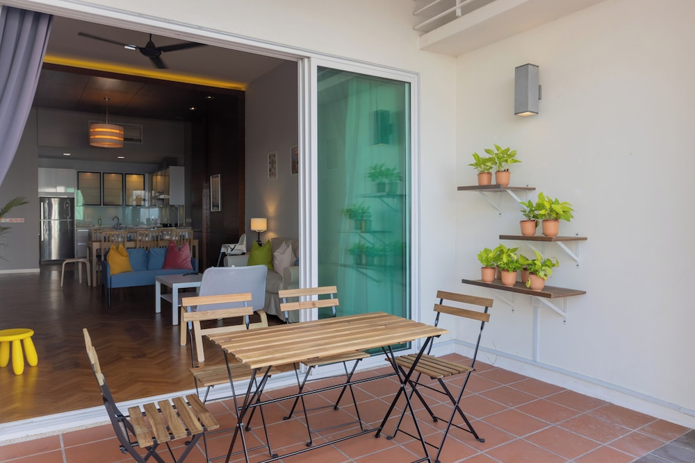 Straits Quay Waterside Suites