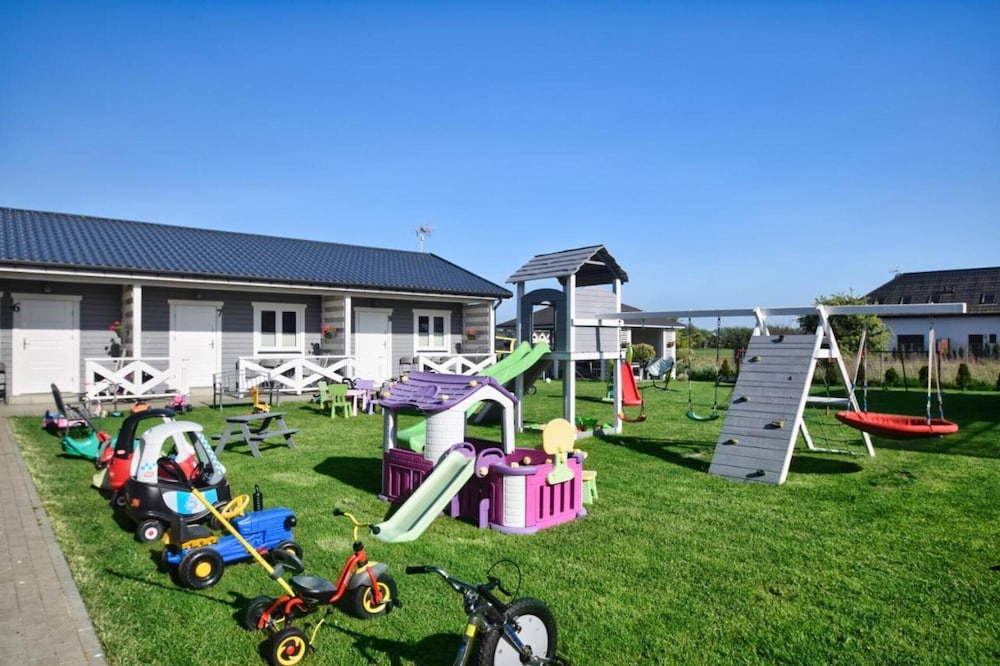 Holiday Homes Close to the Beach, Large Playground