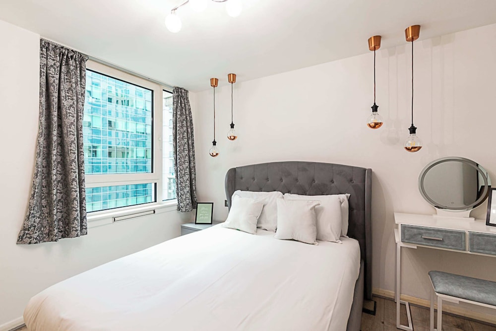Modern and Minimalist Flat in Vauxhall