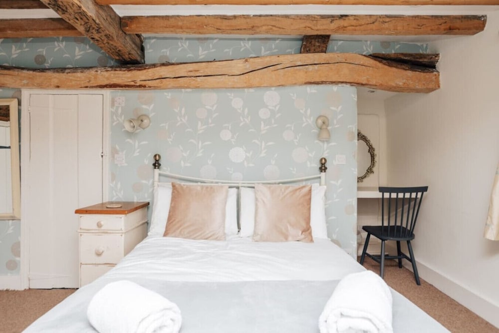 Antelope Cottage - Rural Pet Friendly Cottage