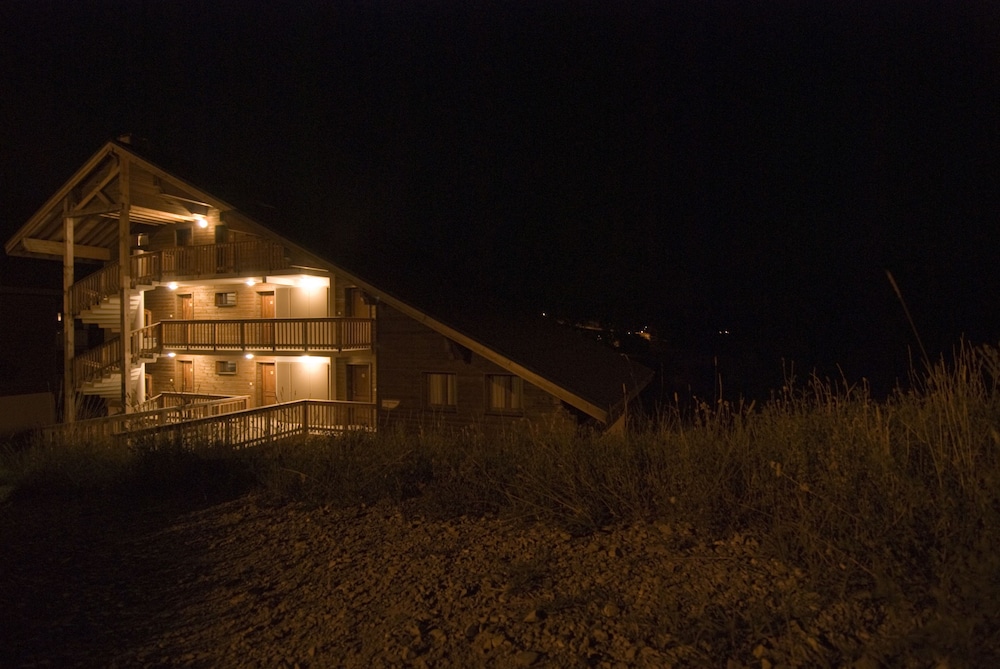 Photo 33
