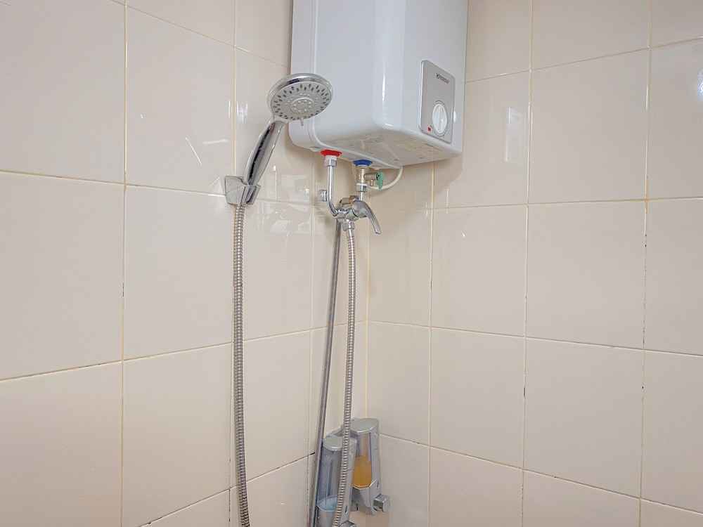 Cozy And Elegant Studio Apartment At Bassura City Near Mall