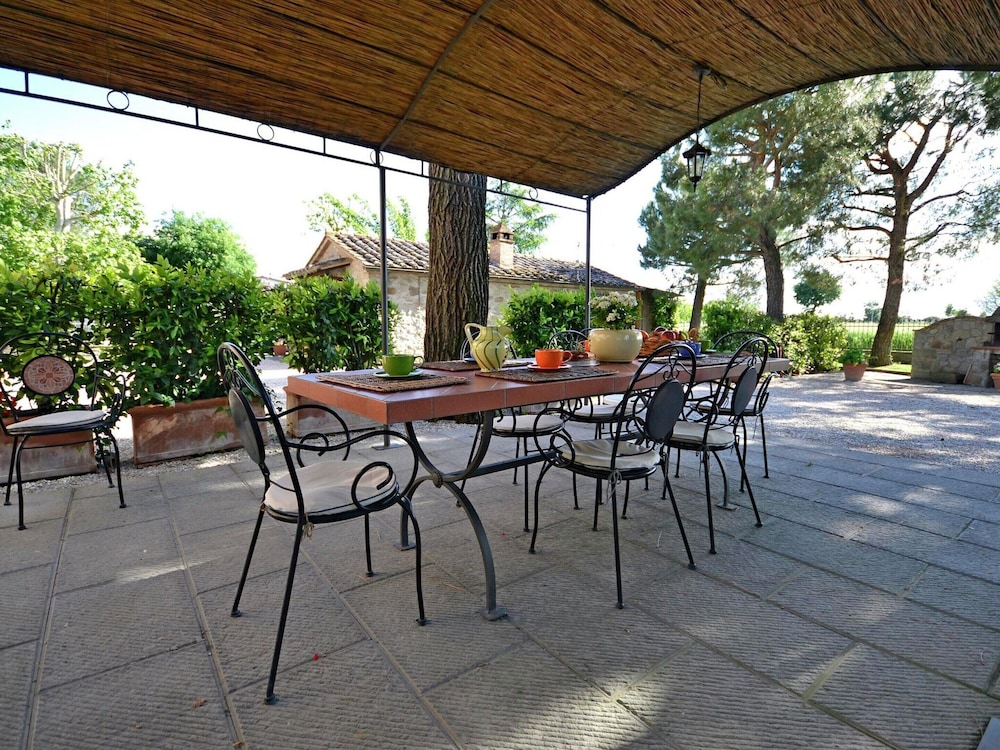 Villa in Tuscany With Pool Near Cortona