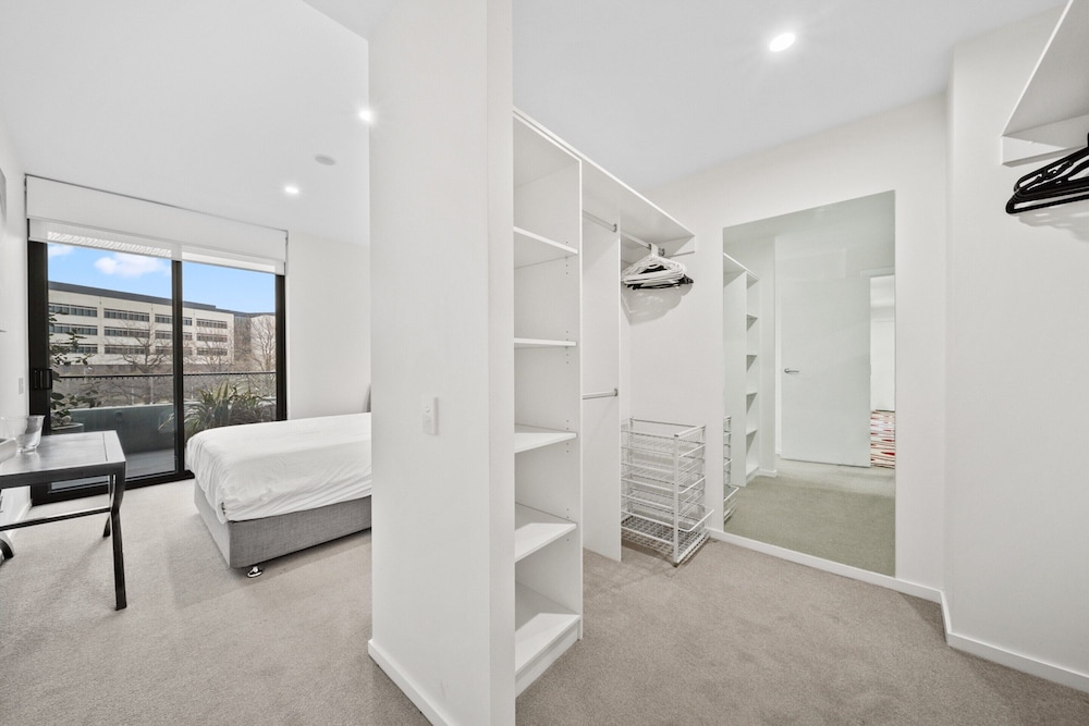 Inner-city 2-bed With Large Balcony, Garden & Gym