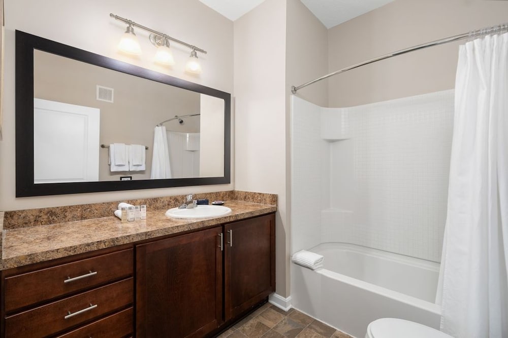 Ground Floor 2BR w Lux Amenities At Albany Glen