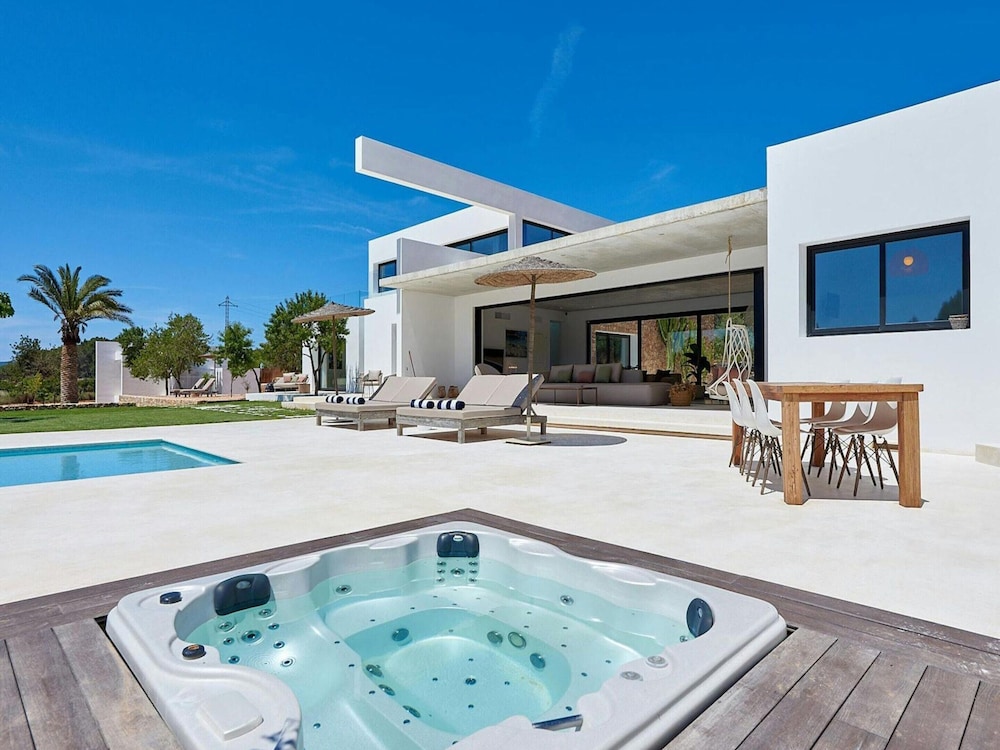 Holiday Home With Outdoor Cinema