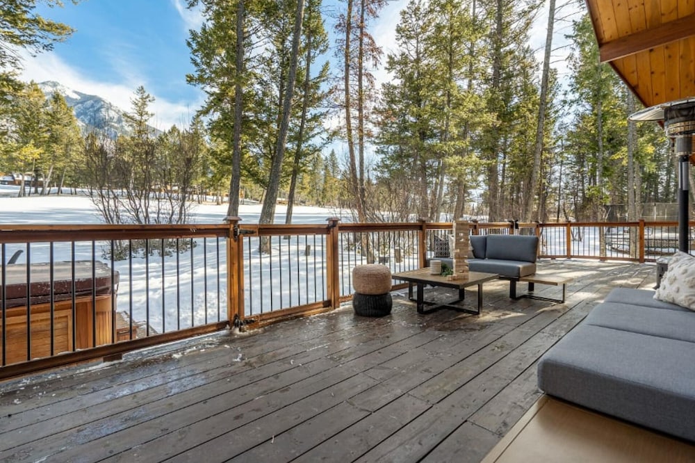 The Matterhorn No Service Fees Hottub Fire Pit