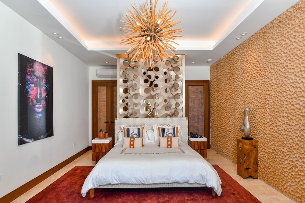 Oceans 8 Villa 6BR