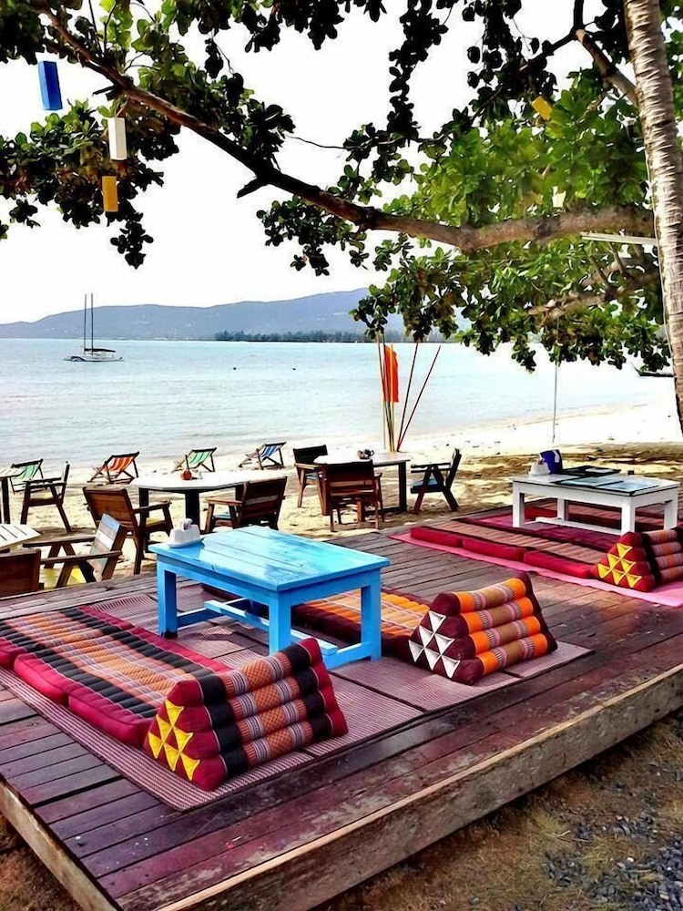 Think & Retro Cafe Lipa Noi Samui