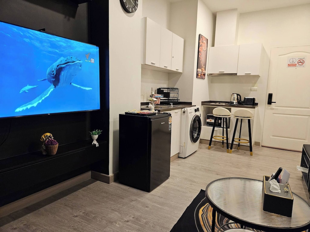 12th Floor Cozy Studio Room, 5-10 Mins Walk to Iconsiam and BTS