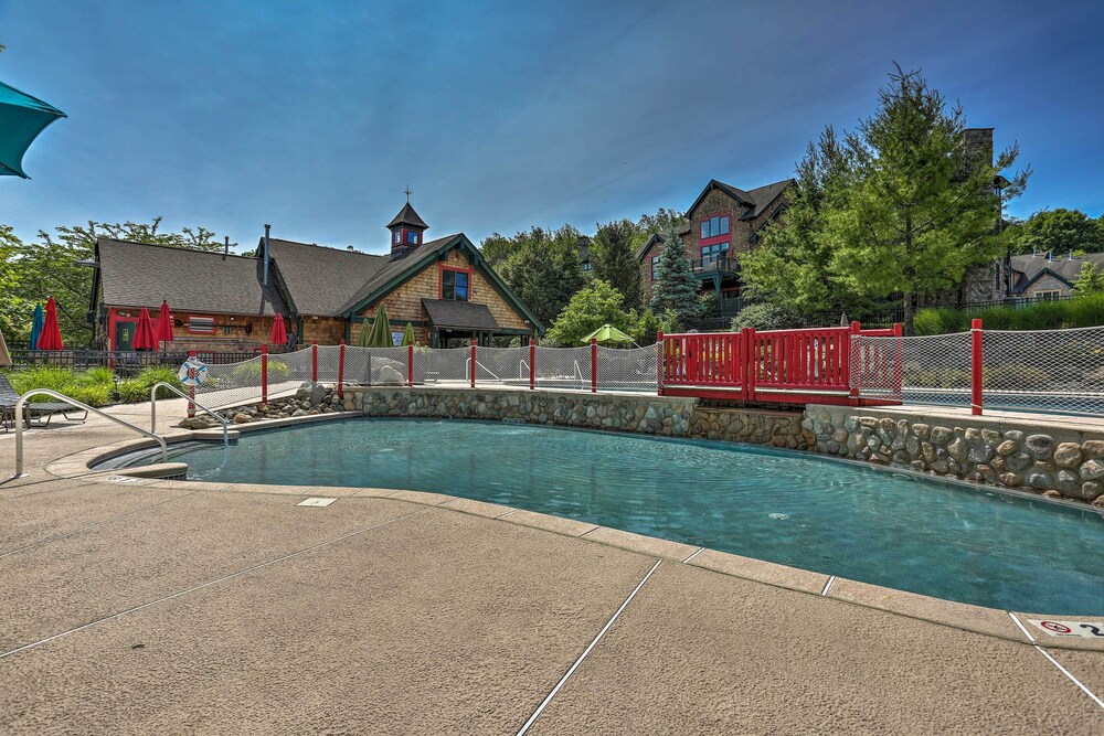 < 1 Mi to Mountain Creek Resort: Condo w/ Balcony