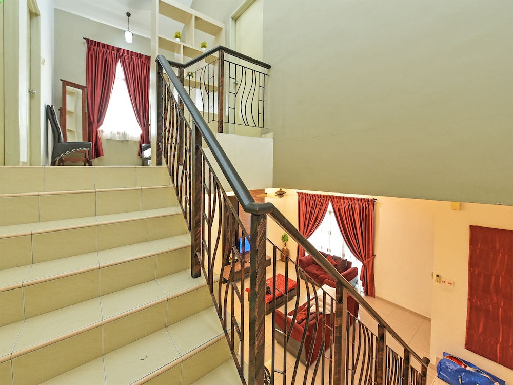 OYO Home 90532 Casa Azlinda Muslim