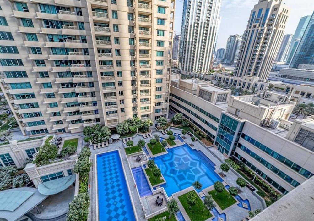 Luxury 2BR Downtown Apt With Burj Khalifa View
