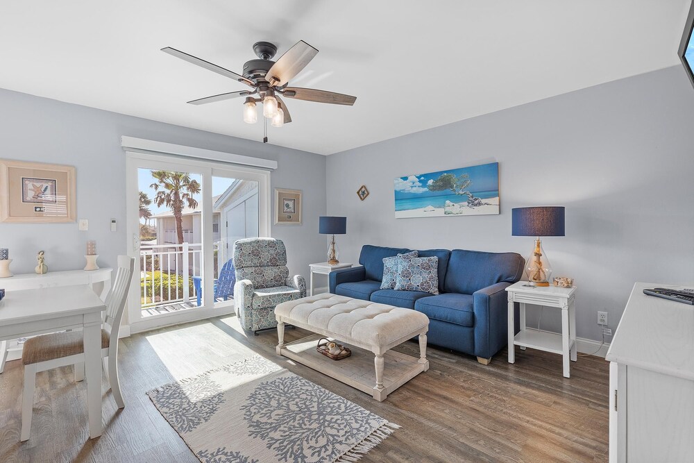 Colony Beach Club 237