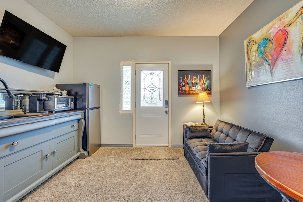 1 Mi to Old Town: Central Meridian Home