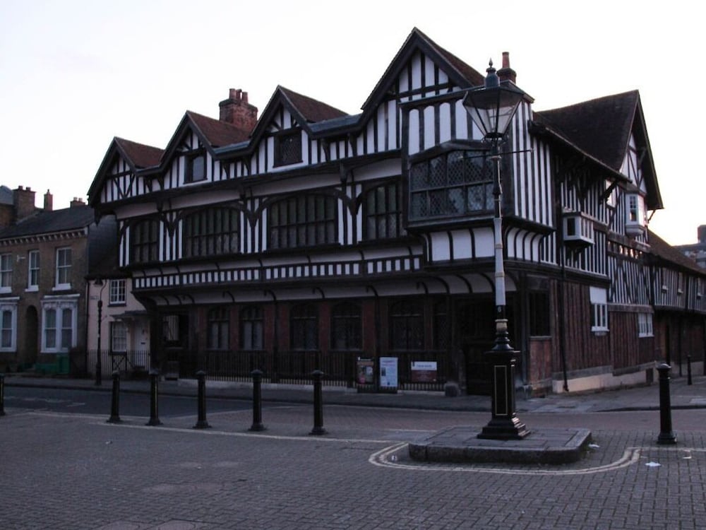 Beddoe Apartments