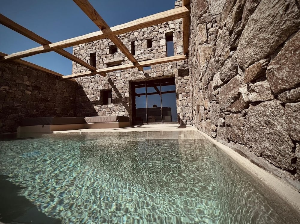 Ria Mar Villas & Suites by Live&Travel