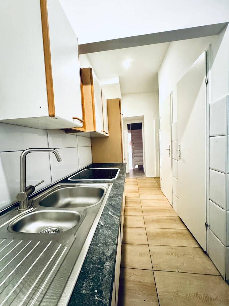 Elegant 5BR Home for Groups Families